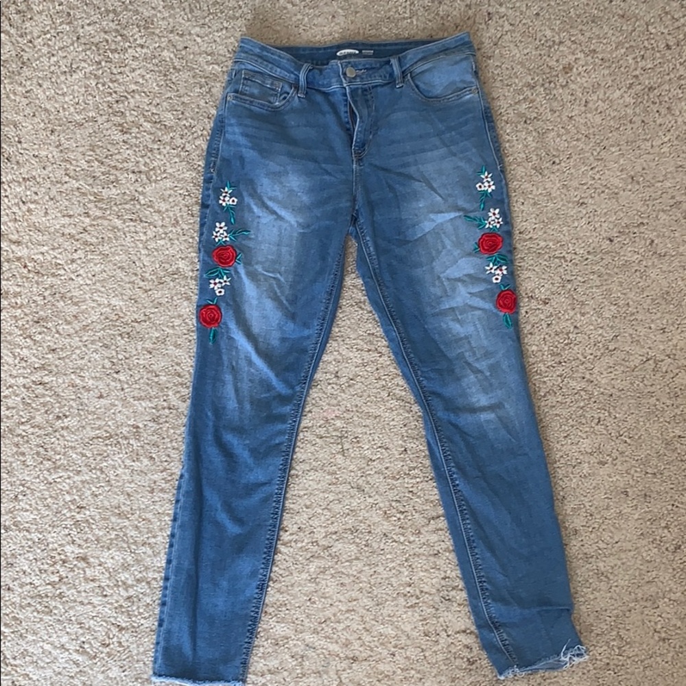 Women’s blue jeans, size 6, skinny mid rise